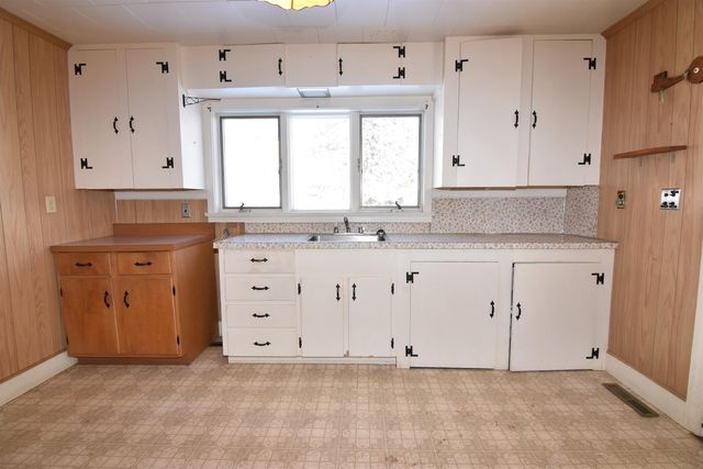 49 Clark Avenue, Brattleboro, VT 05301