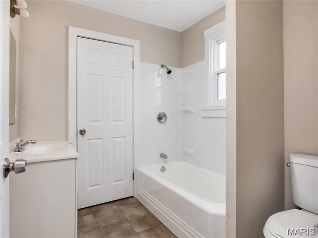 629 Decatur Street, St Charles, MO 63301