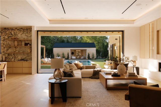 4543 Densmore Avenue, Encino, CA 91436