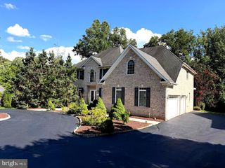 121 KINGSLEY RD SE, Vienna, VA 22180