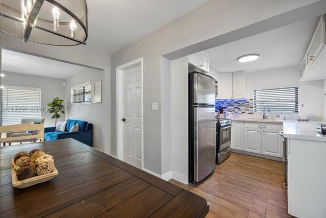 5232 NE 2nd Ave, Oakland Park, FL 33334