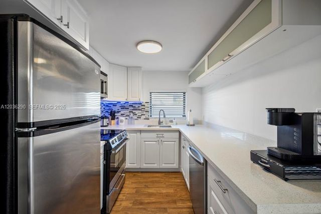 5232 NE 2nd Ave, Oakland Park, FL 33334