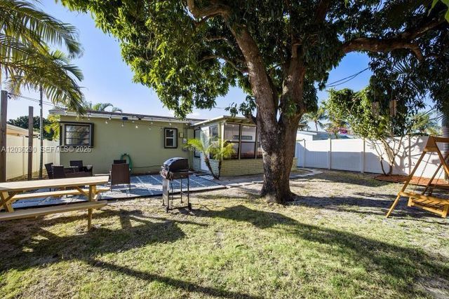 5232 NE 2nd Ave, Oakland Park, FL 33334