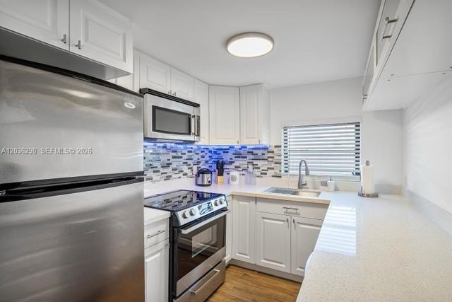 5232 NE 2nd Ave, Oakland Park, FL 33334