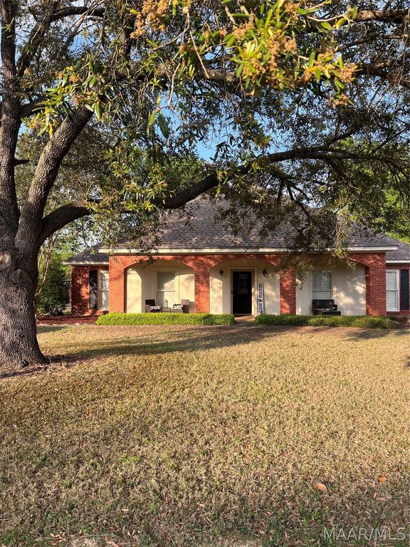 8823 Oak Meadow Court, Montgomery, AL 36116