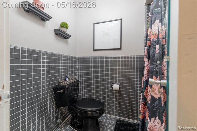 9555 Island Drive, Grosse Ile, MI 48138