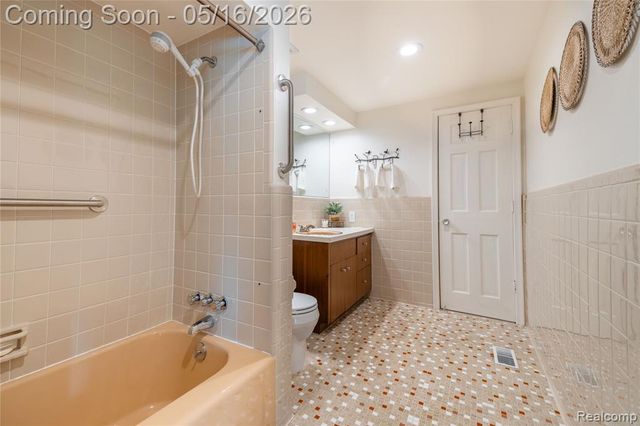 9555 Island Drive, Grosse Ile, MI 48138