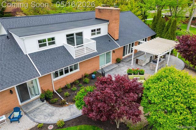 9555 Island Drive, Grosse Ile, MI 48138