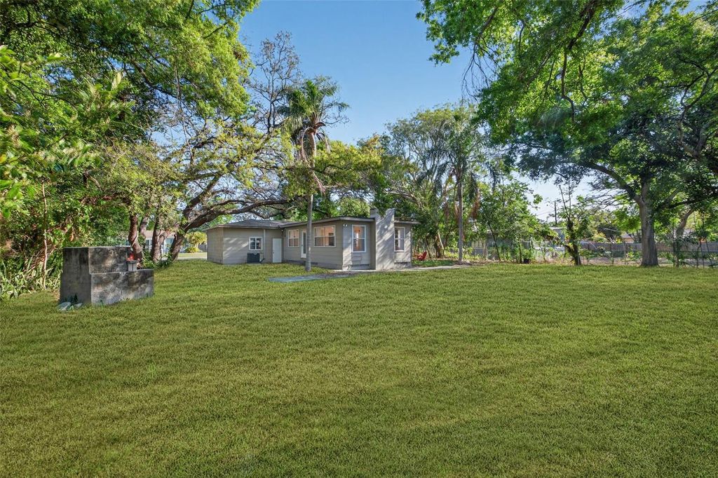 Image 19 of property listing at 1623 DARTMOUTH STREET, Clearwater, FL 33755