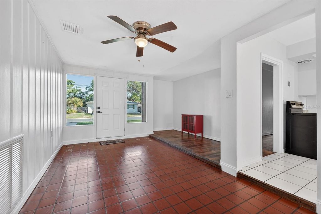 Image 10 of property listing at 1623 DARTMOUTH STREET, Clearwater, FL 33755