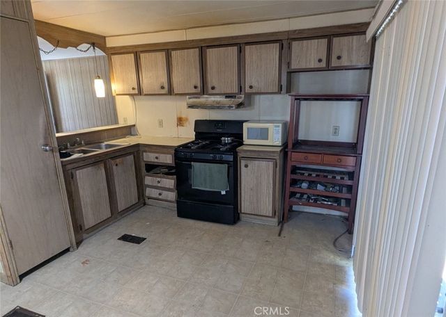 5711 Columbia Way 222, Lancaster, CA 93536