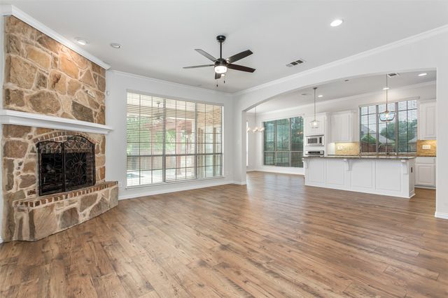 900 Fannin Drive, Lantana, TX 76226