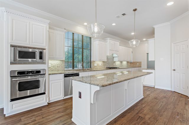 900 Fannin Drive, Lantana, TX 76226