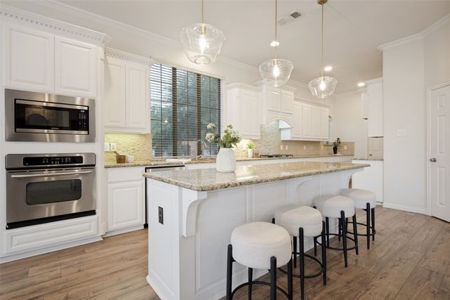 900 Fannin Drive, Lantana, TX 76226