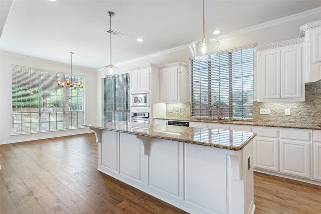 900 Fannin Drive, Lantana, TX 76226