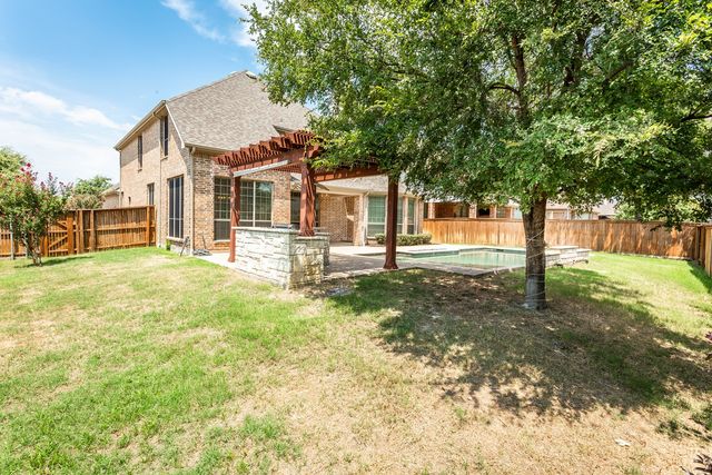 900 Fannin Drive, Lantana, TX 76226