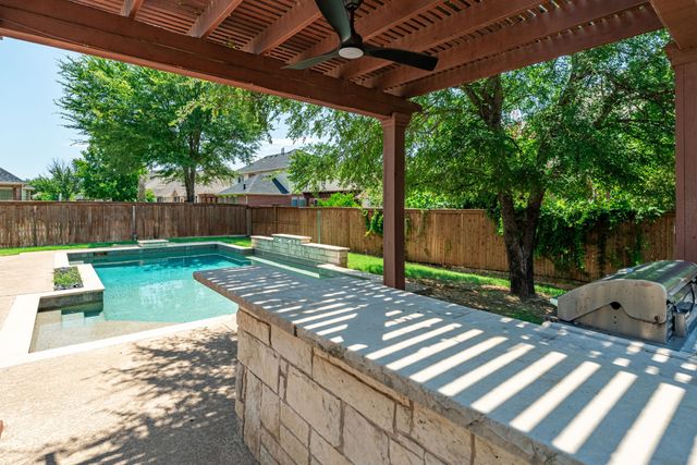 900 Fannin Drive, Lantana, TX 76226