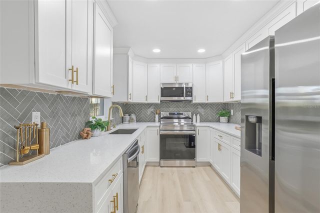 6813 CIRCLECREEK DRIVE, Pinellas Park, FL 33781