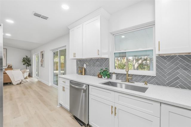 6813 CIRCLECREEK DRIVE, Pinellas Park, FL 33781