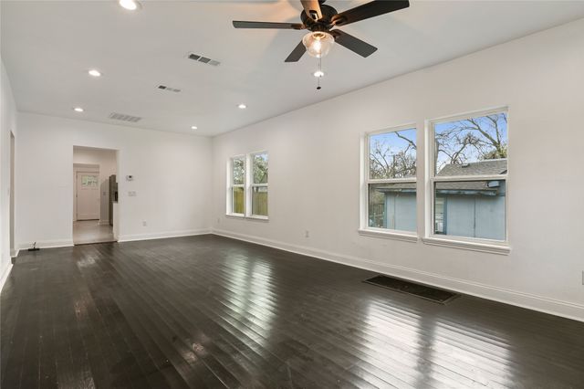 1106 W Chestnut Street, Denison, TX 75020
