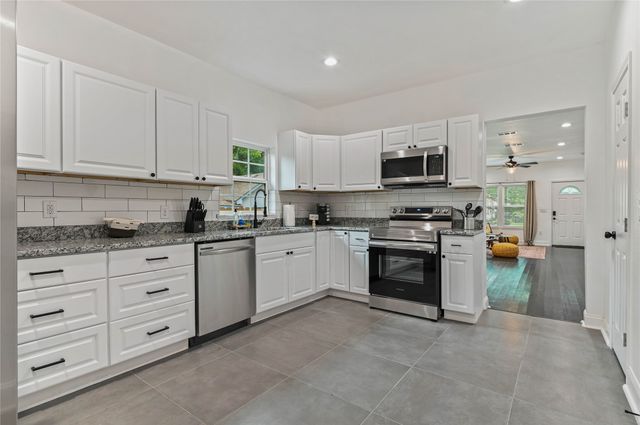 1106 W Chestnut Street, Denison, TX 75020