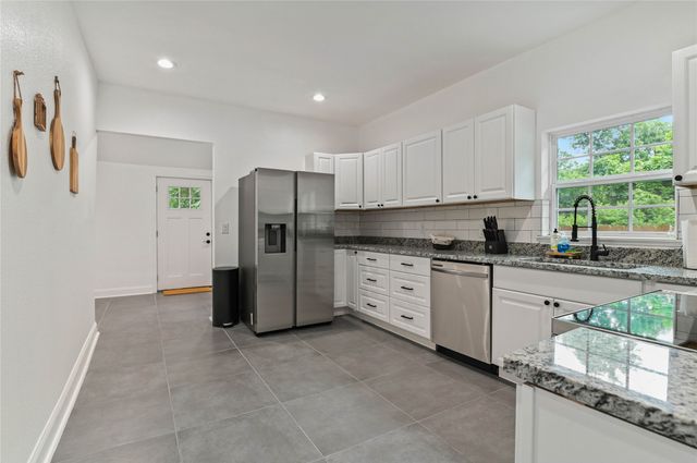 1106 W Chestnut Street, Denison, TX 75020