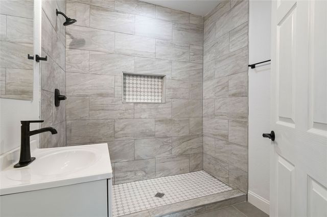 1106 W Chestnut Street, Denison, TX 75020