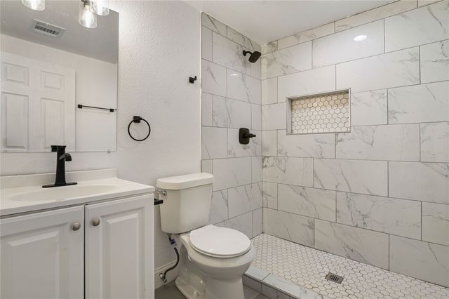 1106 W Chestnut Street, Denison, TX 75020