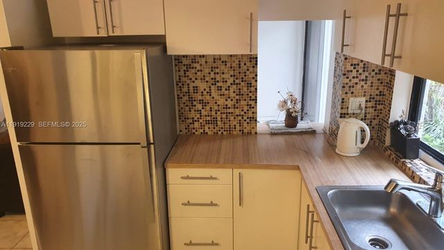 17021 N Bay Road 316, Sunny Isles Beach, FL 33160