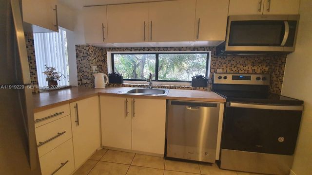 17021 N Bay Road 316, Sunny Isles Beach, FL 33160
