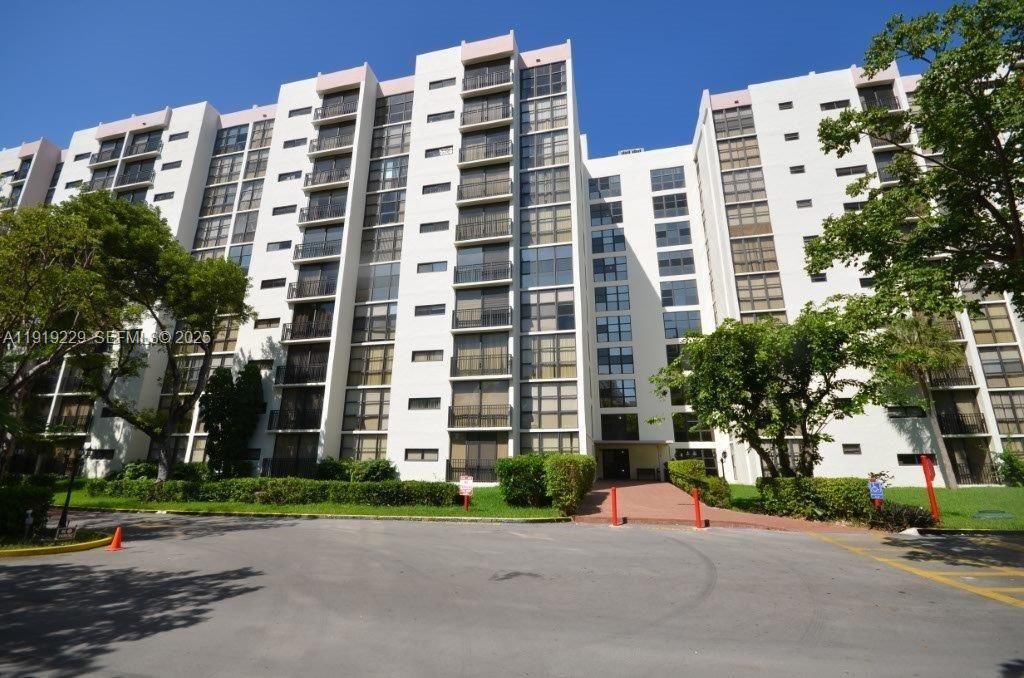 17021 N Bay Road 316, Sunny Isles Beach, FL 33160