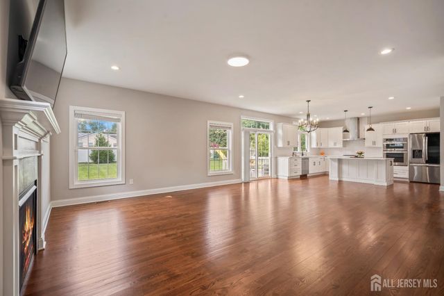 5 Devoes Lane, East Brunswick, NJ 08816