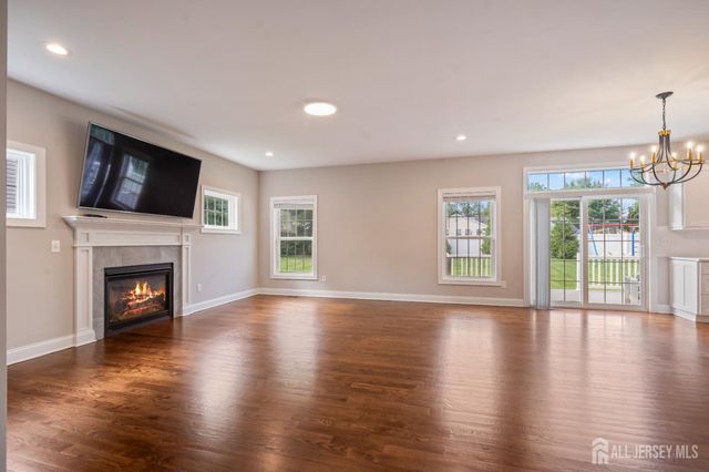 5 Devoes Lane, East Brunswick, NJ 08816
