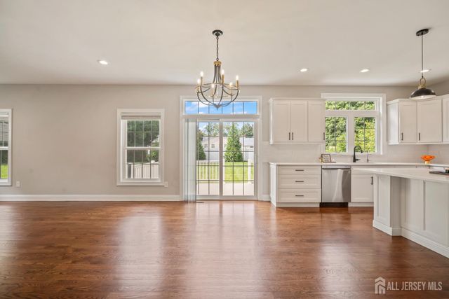 5 Devoes Lane, East Brunswick, NJ 08816