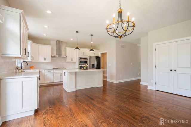 5 Devoes Lane, East Brunswick, NJ 08816