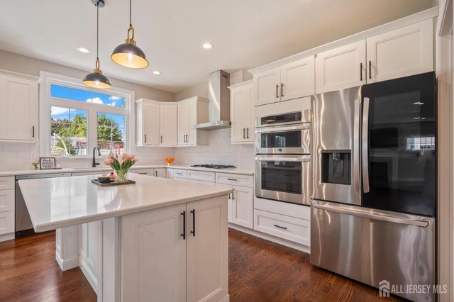 5 Devoes Lane, East Brunswick, NJ 08816