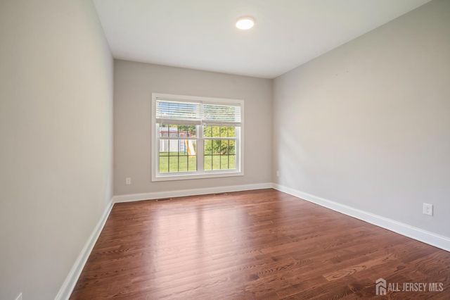 5 Devoes Lane, East Brunswick, NJ 08816