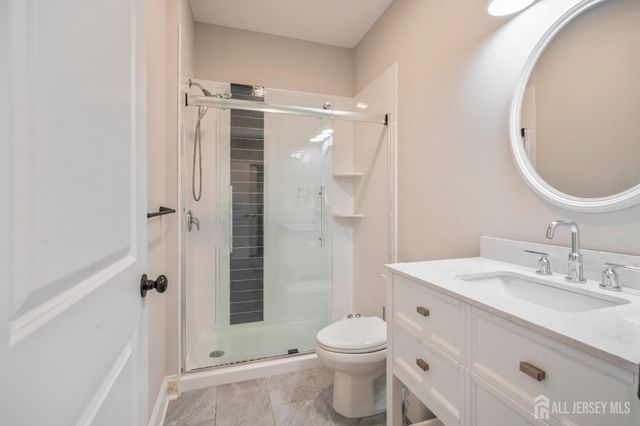 5 Devoes Lane, East Brunswick, NJ 08816