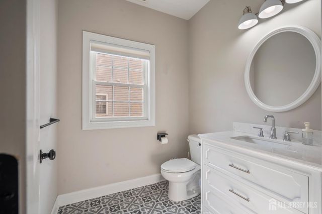 5 Devoes Lane, East Brunswick, NJ 08816