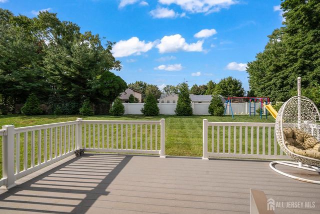 5 Devoes Lane, East Brunswick, NJ 08816