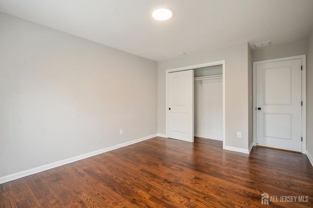 5 Devoes Lane, East Brunswick, NJ 08816