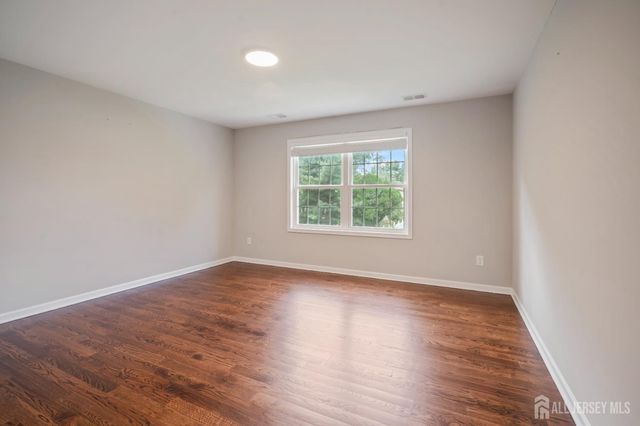 5 Devoes Lane, East Brunswick, NJ 08816