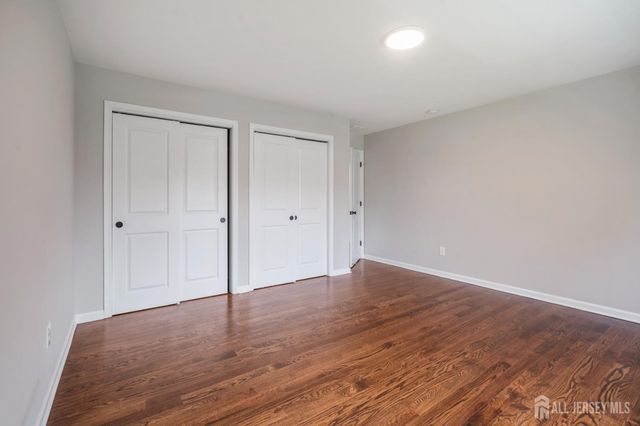 5 Devoes Lane, East Brunswick, NJ 08816