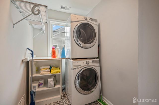5 Devoes Lane, East Brunswick, NJ 08816