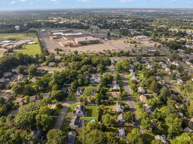 5 Devoes Lane, East Brunswick, NJ 08816