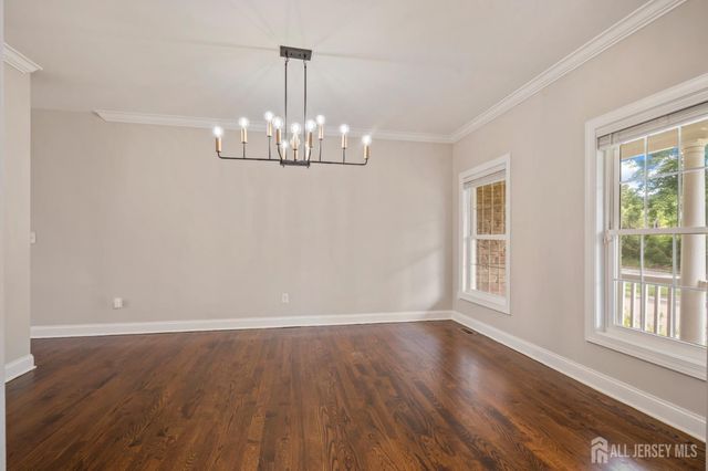 5 Devoes Lane, East Brunswick, NJ 08816