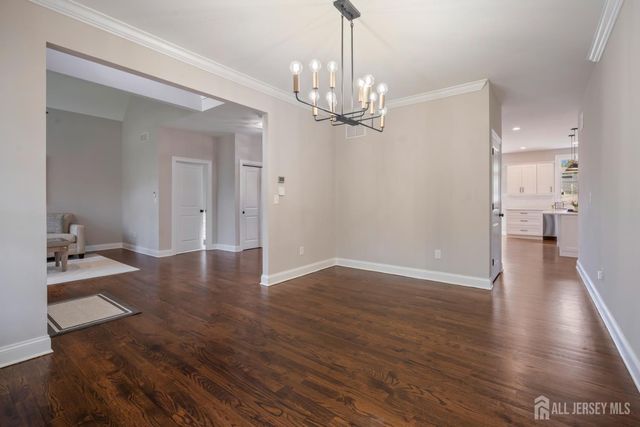 5 Devoes Lane, East Brunswick, NJ 08816