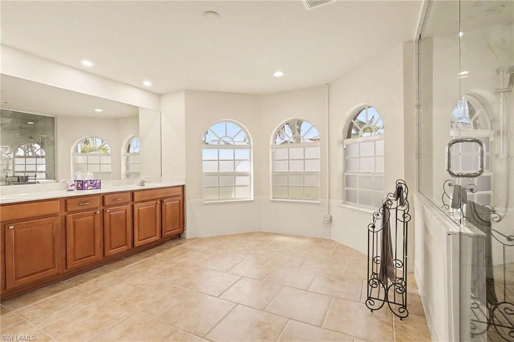 Image 13 of property listing at 5413 SW 24th PL, Cape Coral, FL 33914