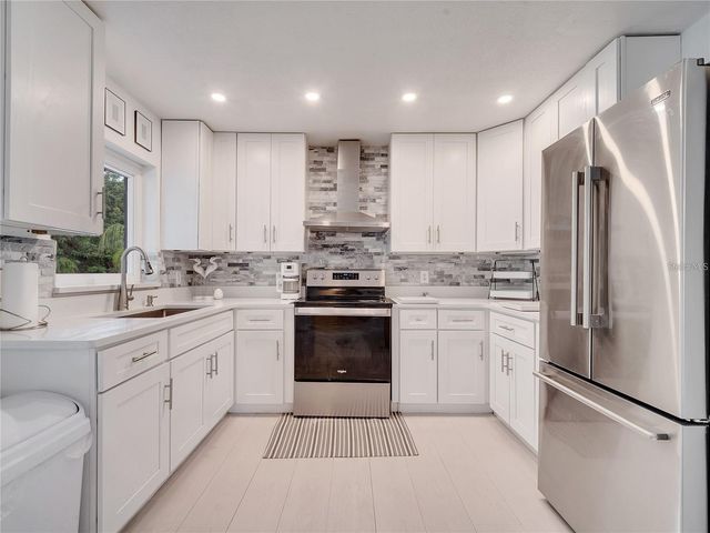 4754 LAKE SHORE DRIVE, St Cloud, FL 34772