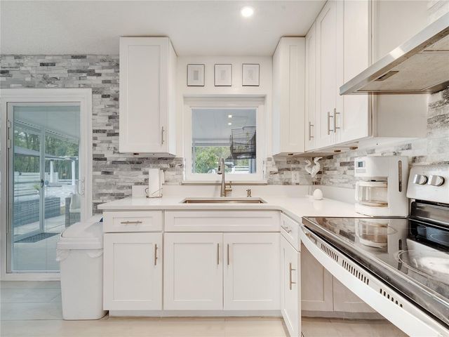 4754 LAKE SHORE DRIVE, St Cloud, FL 34772